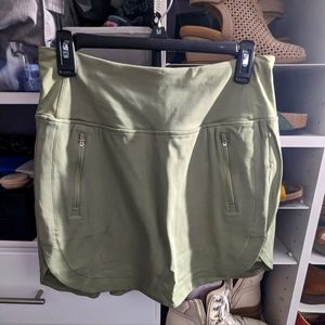 Athleta Fairway Golf Skort 16". EUC size M